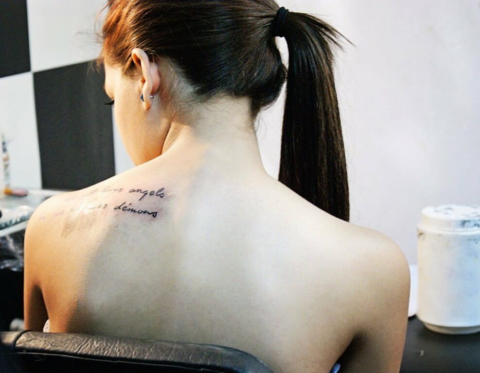 tatouage épaule arrière