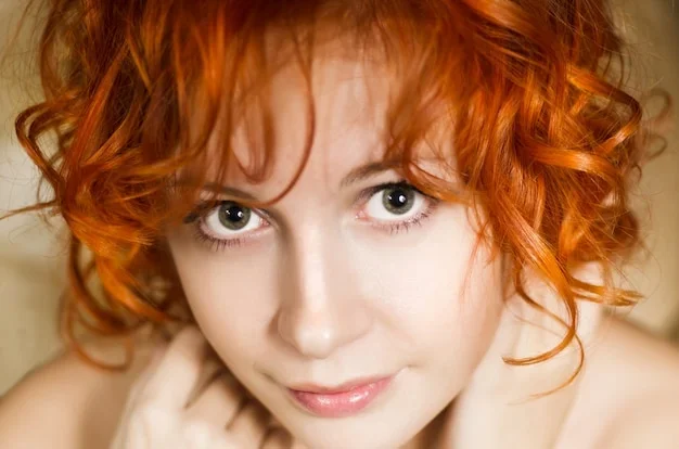 Iris hazel présentant un dégradé de marron, vert, ambre et doré avec des reflets cuivrés