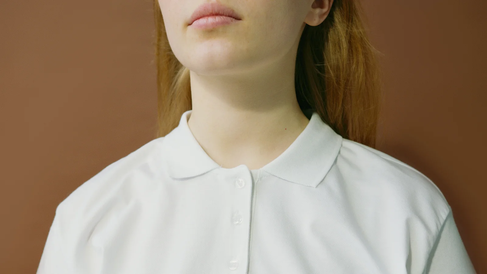 Détail de la matière d'une chemise blanche en coton